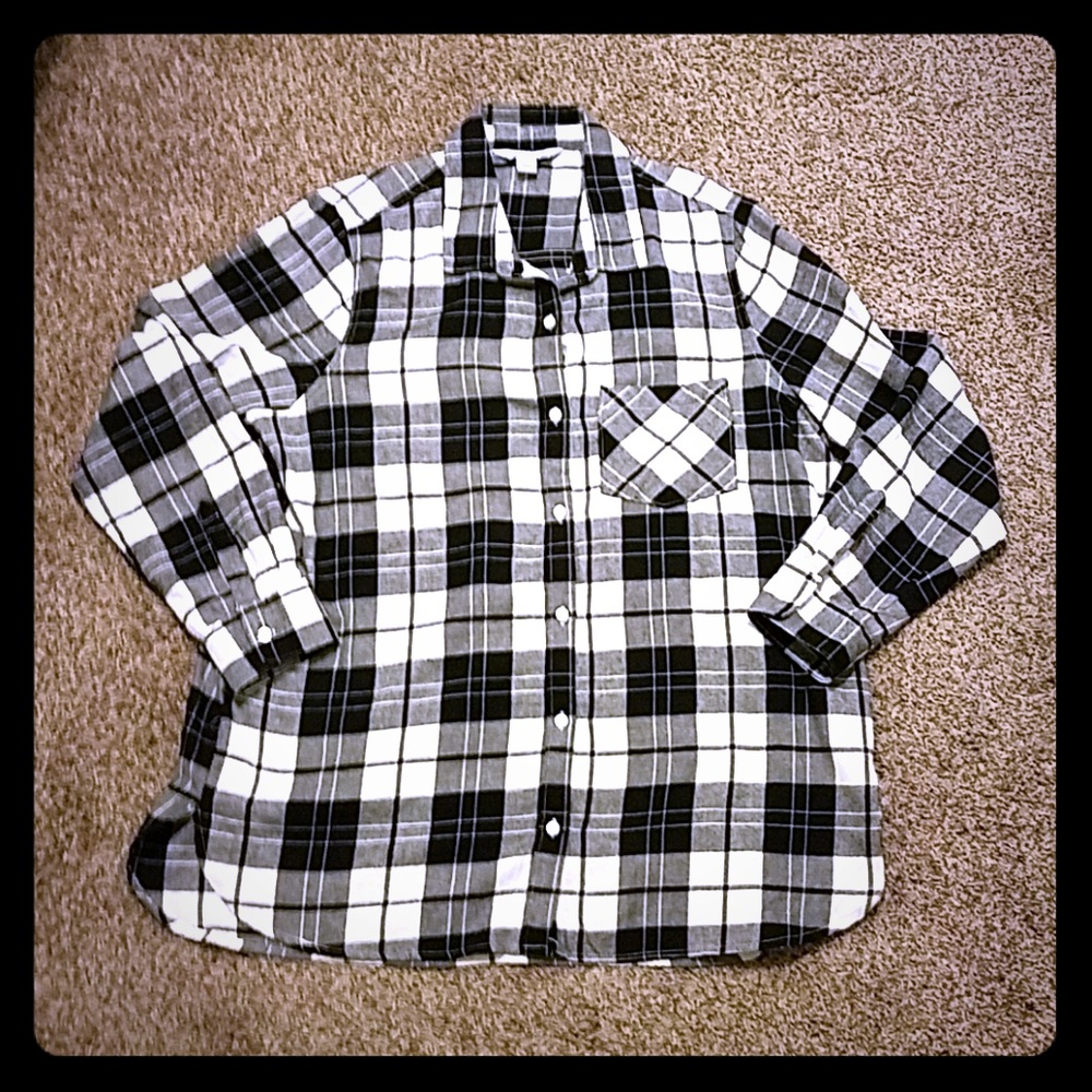 NWOT Old Navy Women's button down shirt